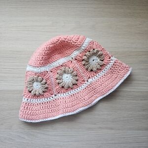 Crochet Daisy Bucket Hat